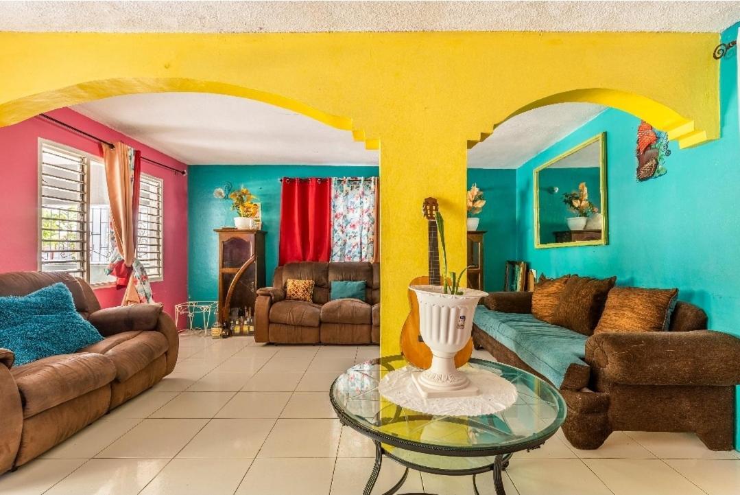 Colorful Private Room Oasis Montego Bay Eksteriør bilde